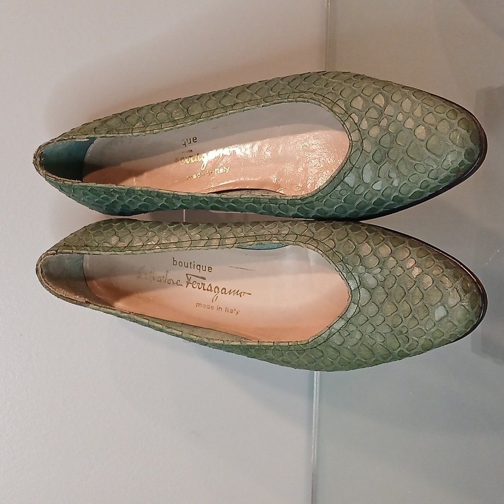 SALVATORE FERRAGAMO, size 8.5, green color.